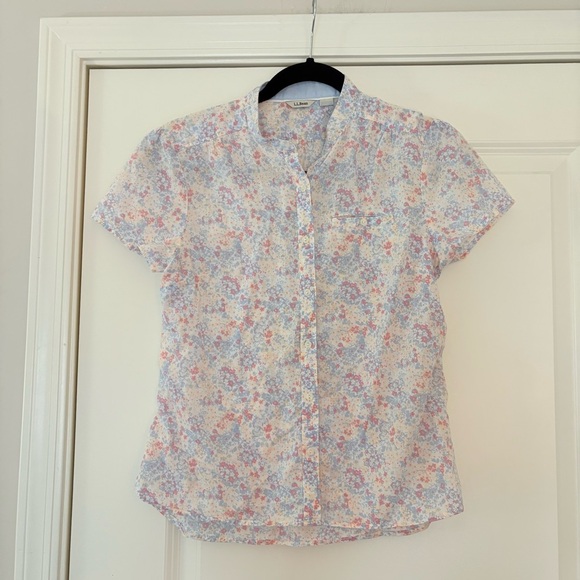 L.L. Bean Women's Floral Short Sleeve Button Down Shirt - Picture 2 of 6